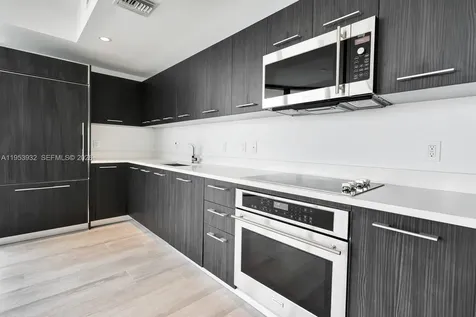 45 SW 9th Street Miami FL 33130