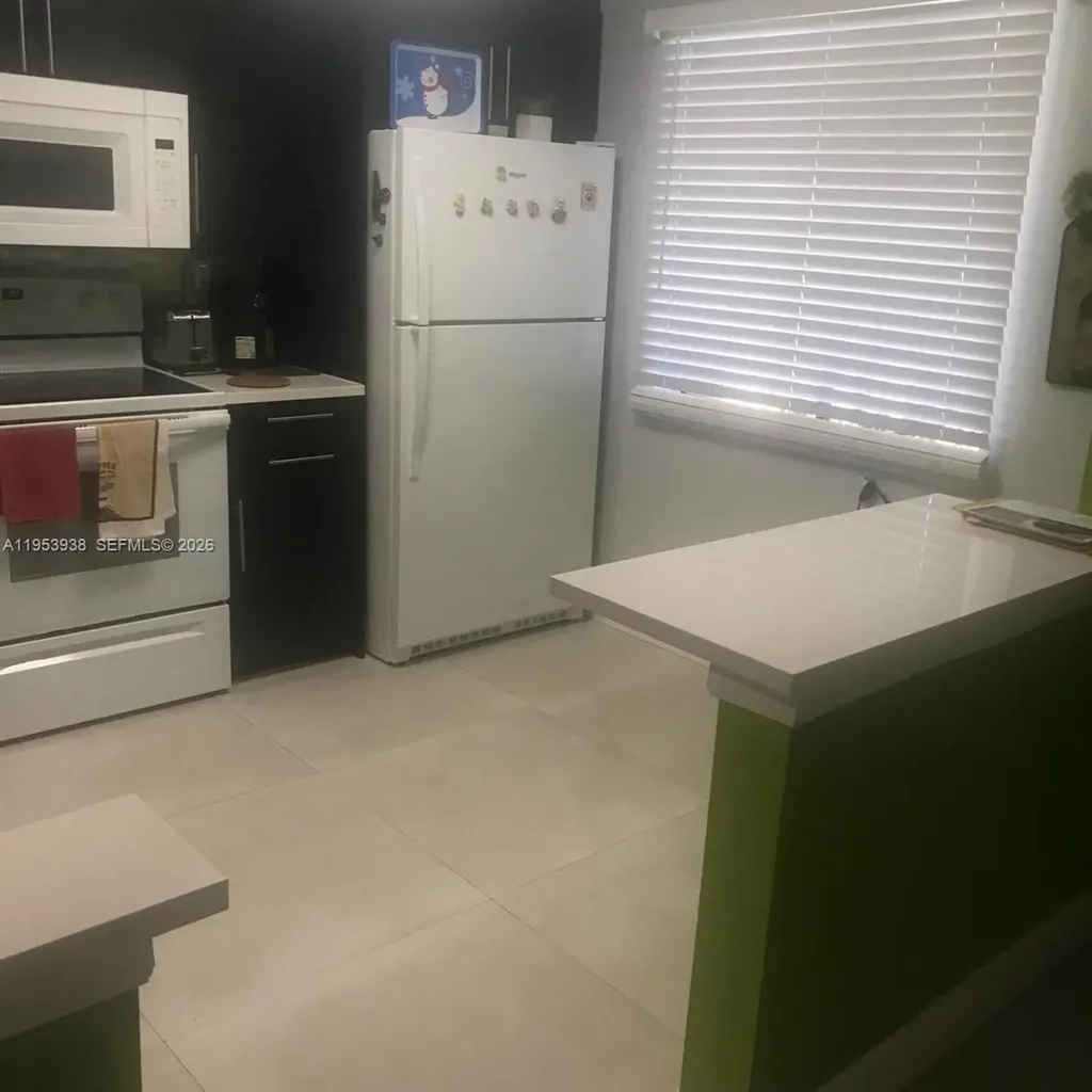 195 Lakeview Drive Weston FL 33326