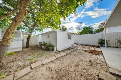 2260 NW 86th Terrace Miami FL 33147