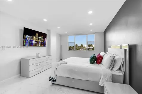 3800 Hillcrest Drive Hollywood FL 33021