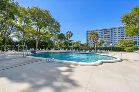 3800 Hillcrest Drive Hollywood FL 33021