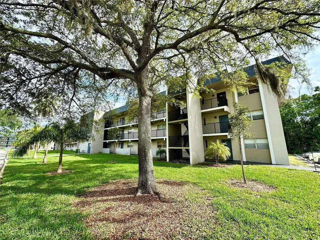 8000 Fairview Drive Tamarac FL 33321