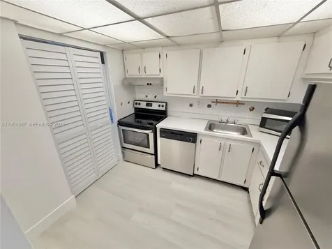 8000 Fairview Drive Tamarac FL 33321