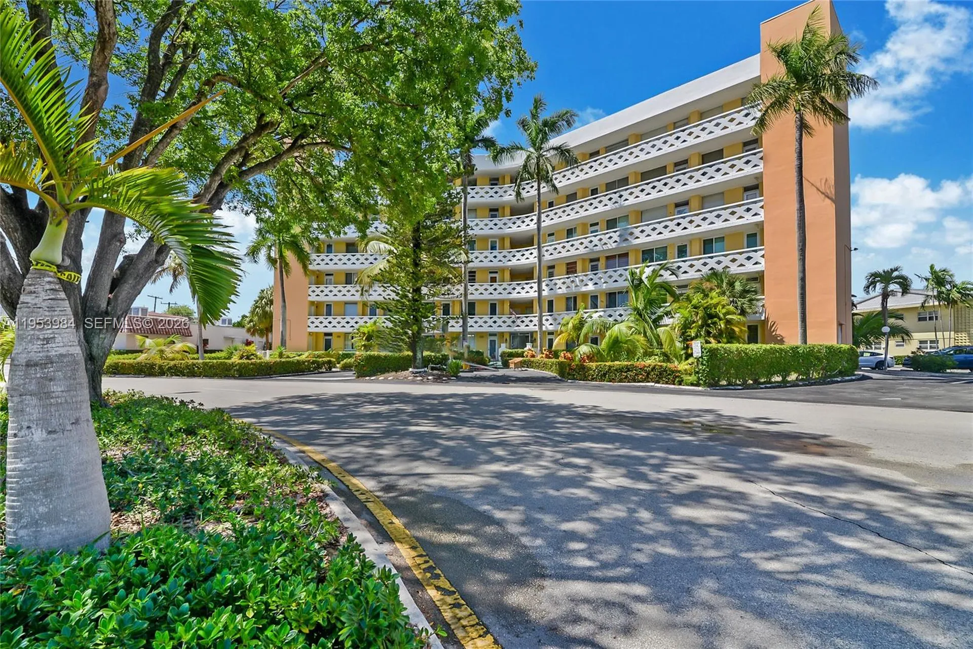 2400 NE 9th Street Fort Lauderdale FL 33304