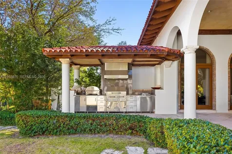 221 Casuarina Concourse Coral Gables FL 33143