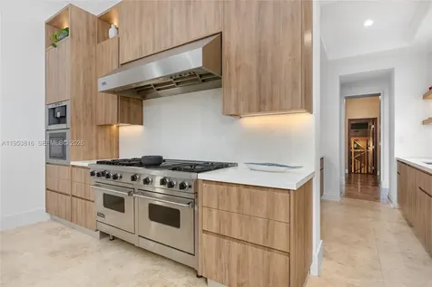 221 Casuarina Concourse Coral Gables FL 33143