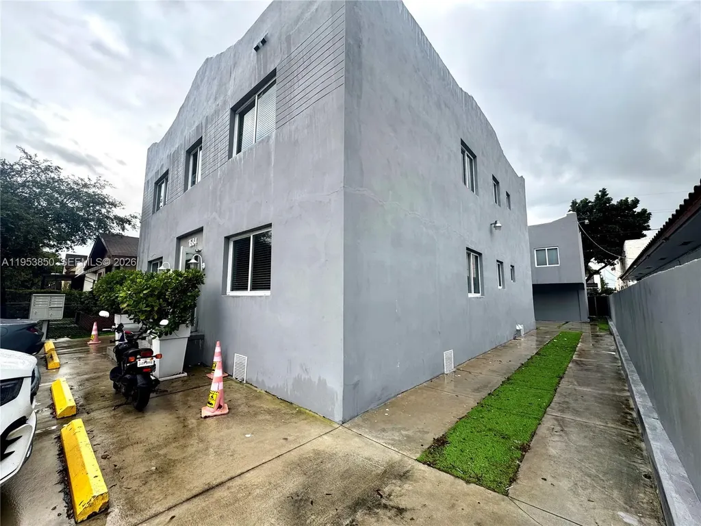 1684 SW 10th Street Miami FL 33135