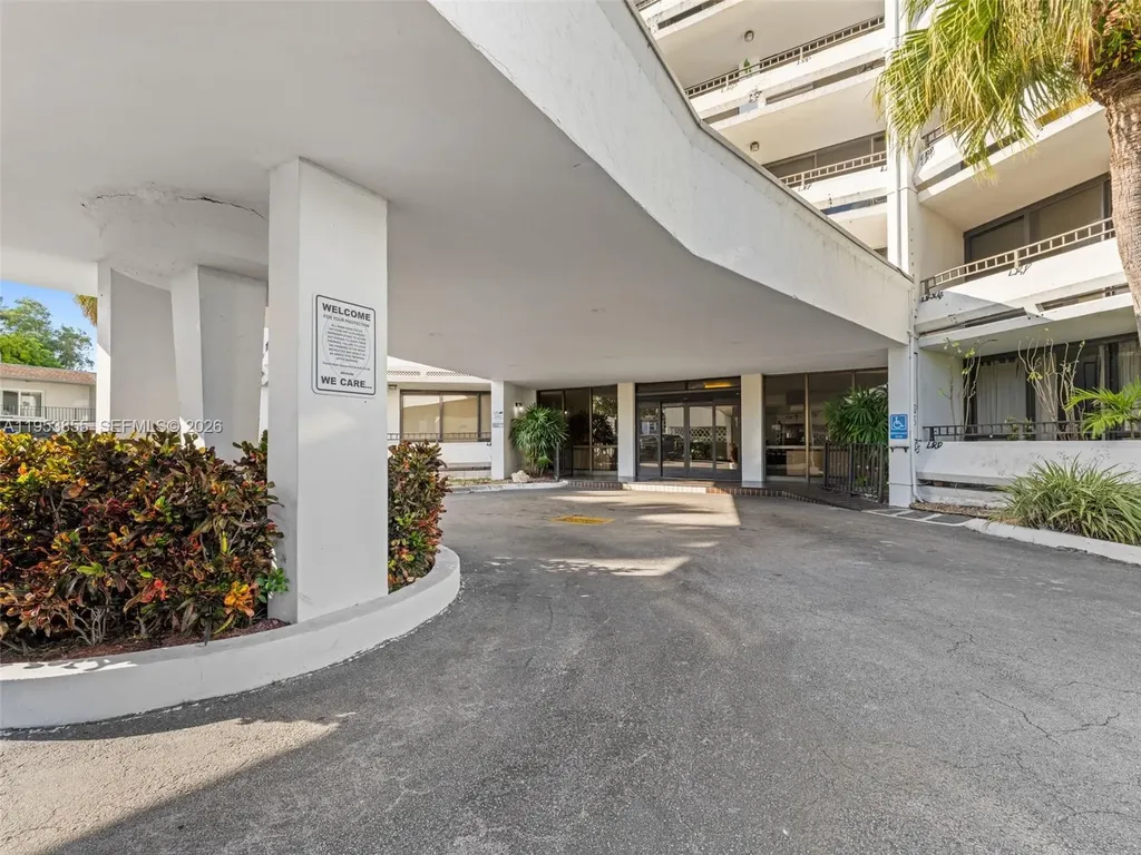13953 Kendale Lakes Circle Miami FL 33183