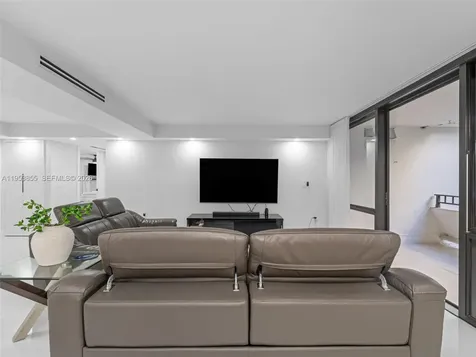 13953 Kendale Lakes Circle Miami FL 33183