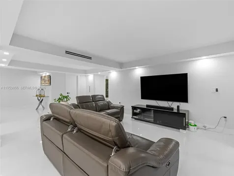 13953 Kendale Lakes Circle Miami FL 33183