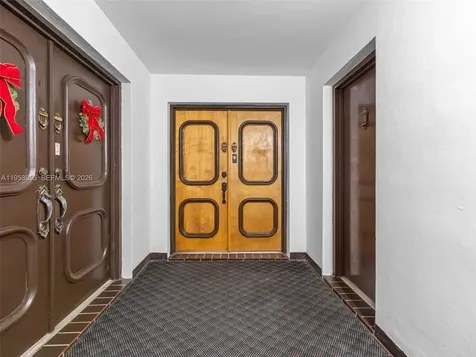 13953 Kendale Lakes Circle Miami FL 33183