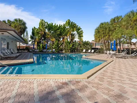 13953 Kendale Lakes Circle Miami FL 33183