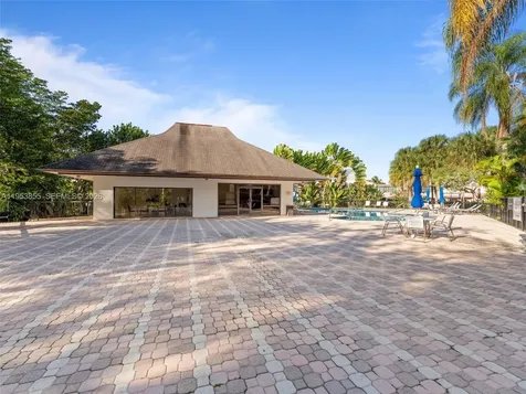 13953 Kendale Lakes Circle Miami FL 33183