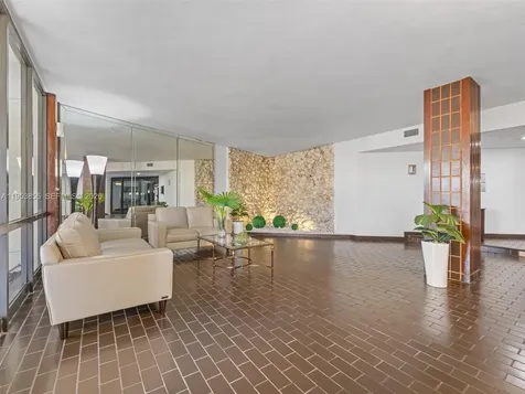 13953 Kendale Lakes Circle Miami FL 33183