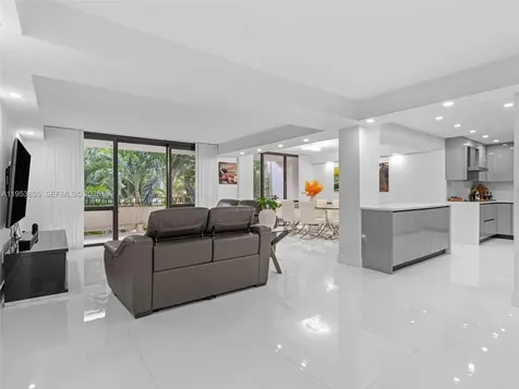 13953 Kendale Lakes Circle Miami FL 33183
