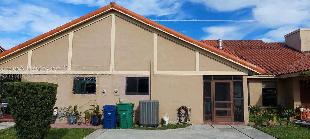 19525 E Cypress Court E Hialeah FL 33015