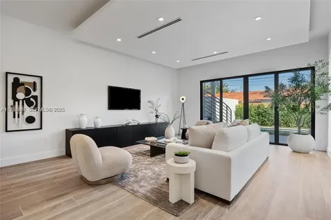 1245 SW 13th Avenue Miami FL 33135