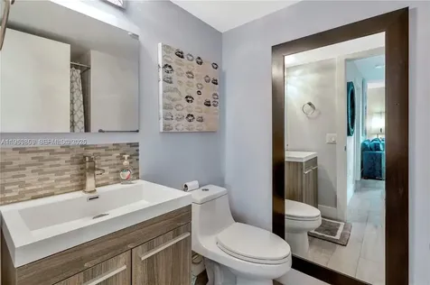 2600 Collins Avenue Miami Beach FL 33140