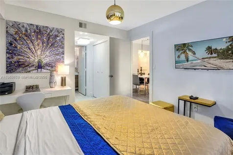 2600 Collins Avenue Miami Beach FL 33140