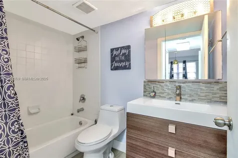 2600 Collins Avenue Miami Beach FL 33140