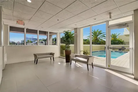2600 Collins Avenue Miami Beach FL 33140