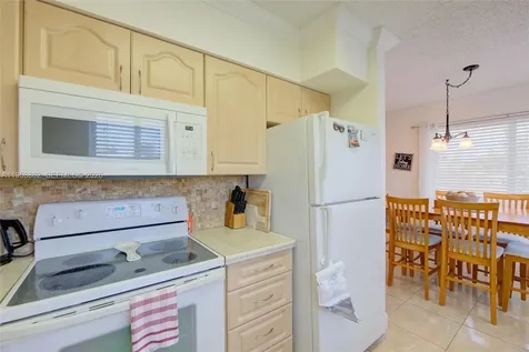 920 SW 10th Terrace Hallandale Beach FL 33009