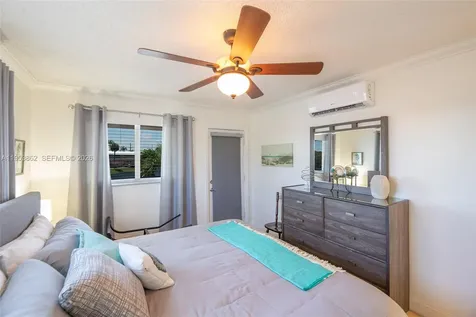 920 SW 10th Terrace Hallandale Beach FL 33009
