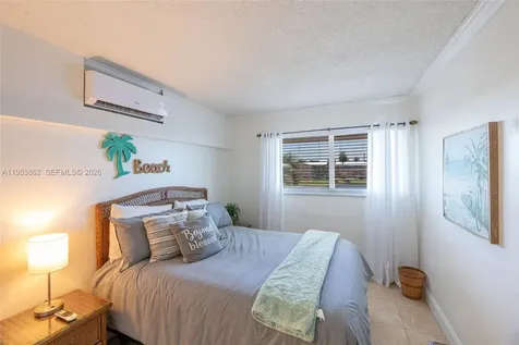 920 SW 10th Terrace Hallandale Beach FL 33009