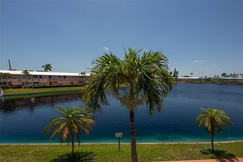 920 SW 10th Terrace Hallandale Beach FL 33009