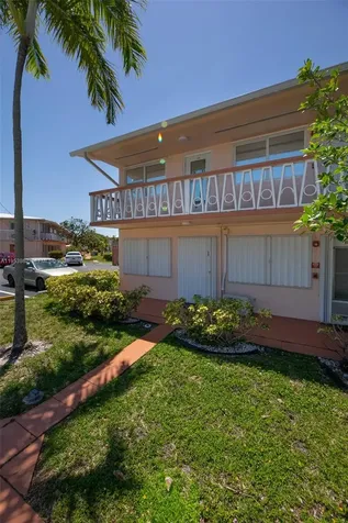 920 SW 10th Terrace Hallandale Beach FL 33009