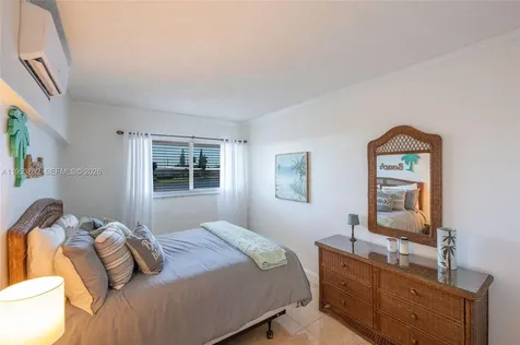 920 SW 10th Terrace Hallandale Beach FL 33009