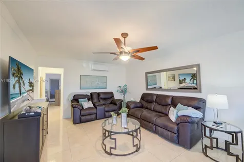 920 SW 10th Terrace Hallandale Beach FL 33009