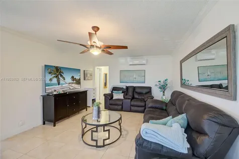 920 SW 10th Terrace Hallandale Beach FL 33009
