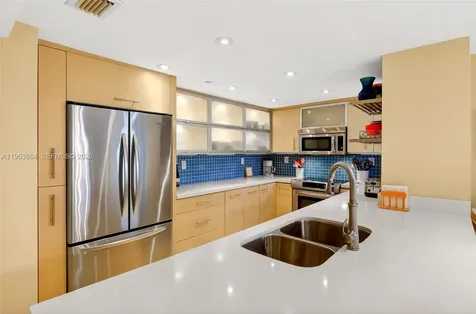 2401 Collins Avenue Miami Beach FL 33140