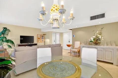 2401 Collins Avenue Miami Beach FL 33140