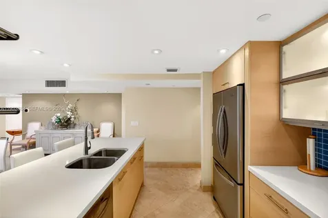 2401 Collins Avenue Miami Beach FL 33140
