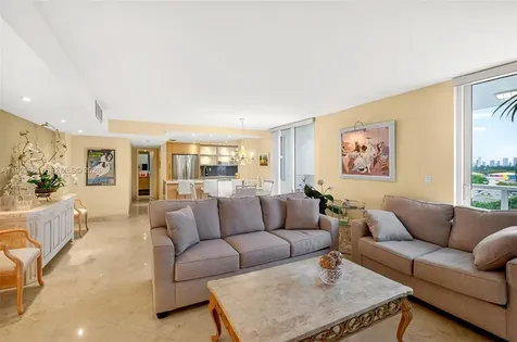 2401 Collins Avenue Miami Beach FL 33140