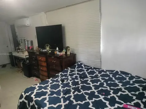 3206 SW 47th Avenue West Park FL 33023