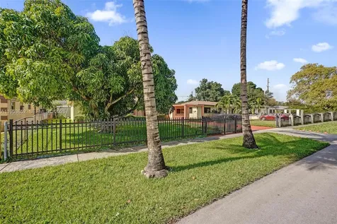 16200 NE 8th Court North Miami Beach FL 33162
