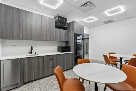 Beauty Salon Suites For Rent Now Right In Front Of Fiu Publix Shopping Miami FL 33174