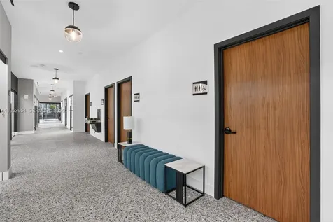 Beauty Salon Suites For Rent Now Right In Front Of Fiu Publix Shopping Miami FL 33174