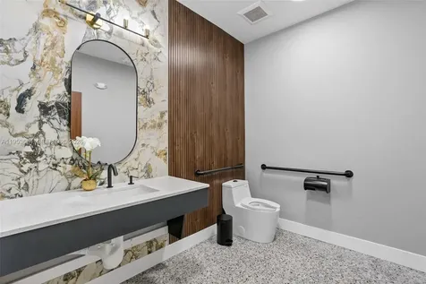 Beauty Salon Suites For Rent Now Right In Front Of Fiu Publix Shopping Miami FL 33174