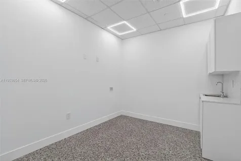Beauty Salon Suites For Rent Now Right In Front Of Fiu Publix Shopping Miami FL 33174