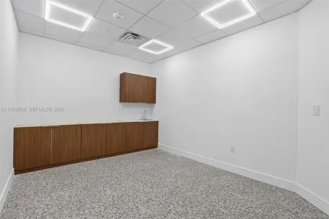 Beauty Salon Suites For Rent Now Right In Front Of Fiu Publix Shopping Miami FL 33174