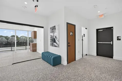 Beauty Salon Suites For Rent Now Right In Front Of Fiu Publix Shopping Miami FL 33174