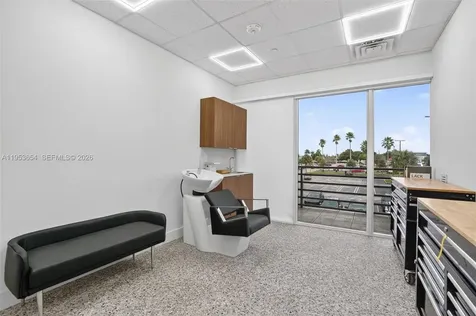 Beauty Salon Suites For Rent Now Right In Front Of Fiu Publix Shopping Miami FL 33174