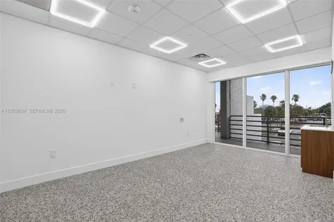 Beauty Salon Suites For Rent Now Right In Front Of Fiu Publix Shopping Miami FL 33174