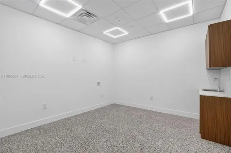 Beauty Salon Suites For Rent Now Right In Front Of Fiu Publix Shopping Miami FL 33174