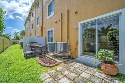 121 NW 2nd Avenue Hallandale Beach FL 33009