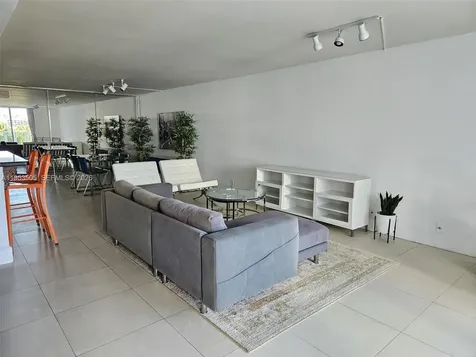 2401 Collins Avenue Miami Beach FL 33140